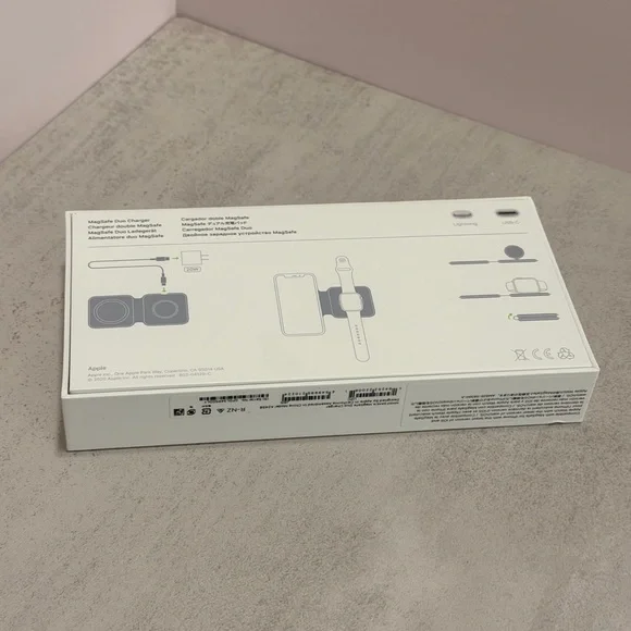 Apple MagSafe Duo Charger - Like New - Picture 4 of 6